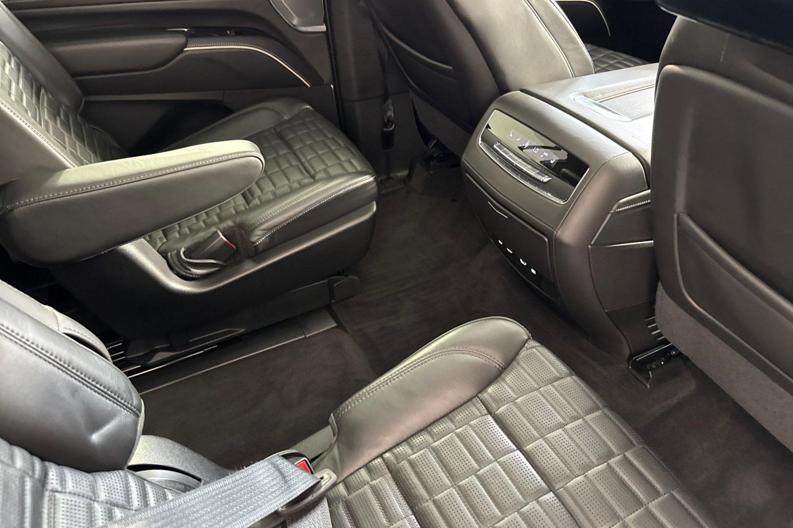 Used 2023 Cadillac Escalade ESV V AWD/4WD image 31