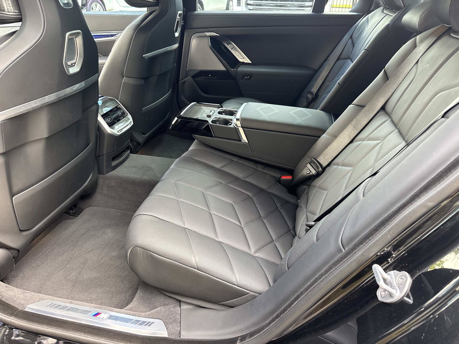 Used 2024 BMW i7 M70 w/ Executive Package AWD/4WD image 13