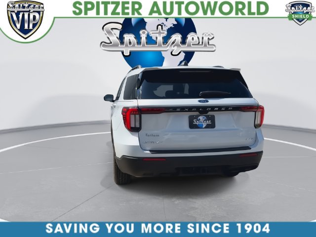 Used 2025 Ford Explorer Active AWD/4WD image 13