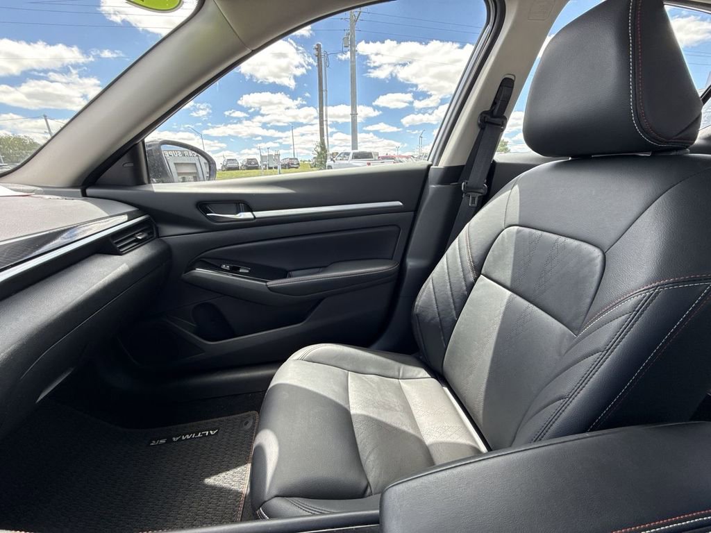 Used 2024 Nissan Altima 2.5 SR w/ SR Premium Package FWD image 31