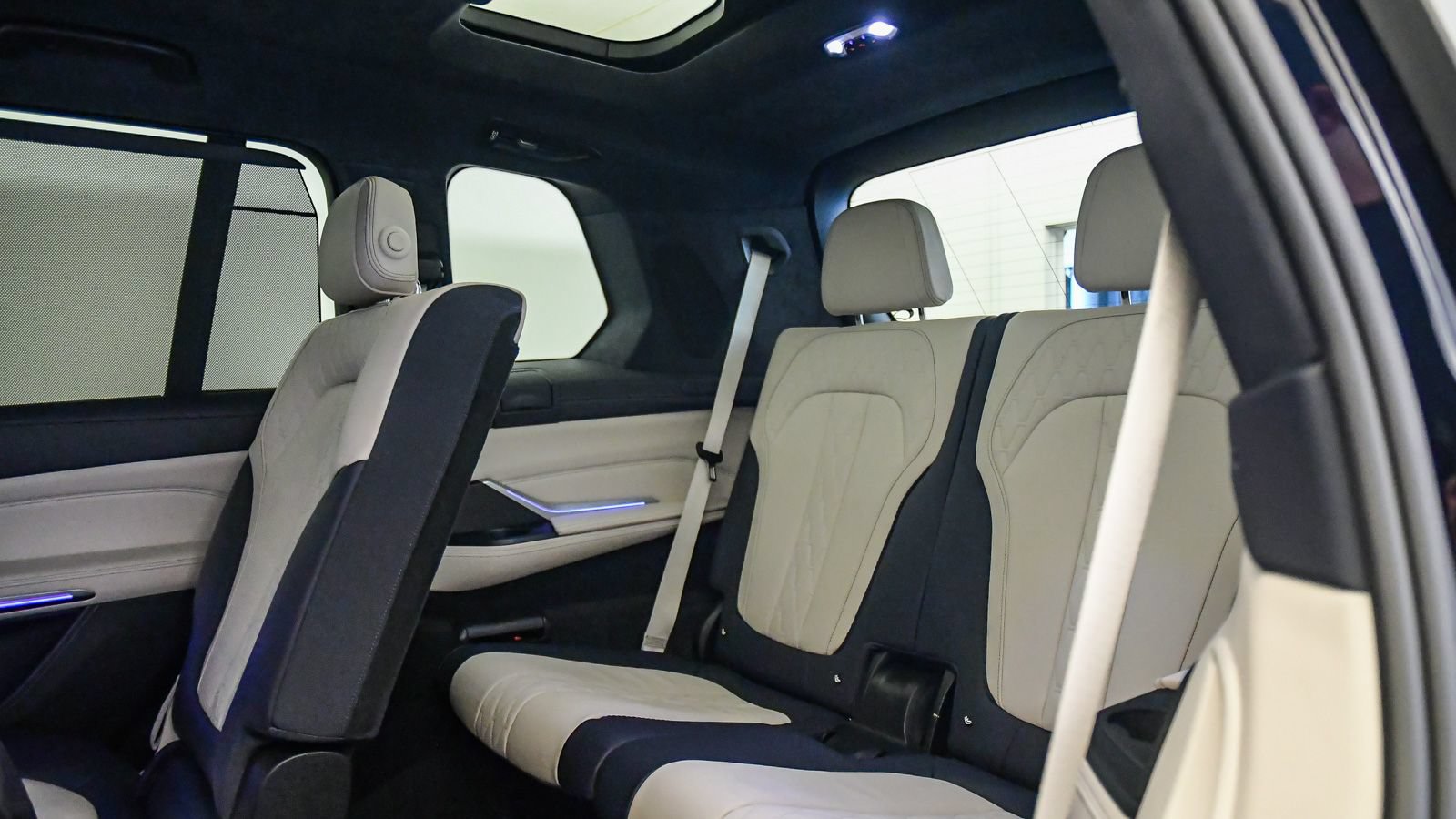 Used 2021 BMW X7 M50i w/ Executive Package AWD/4WD image 24
