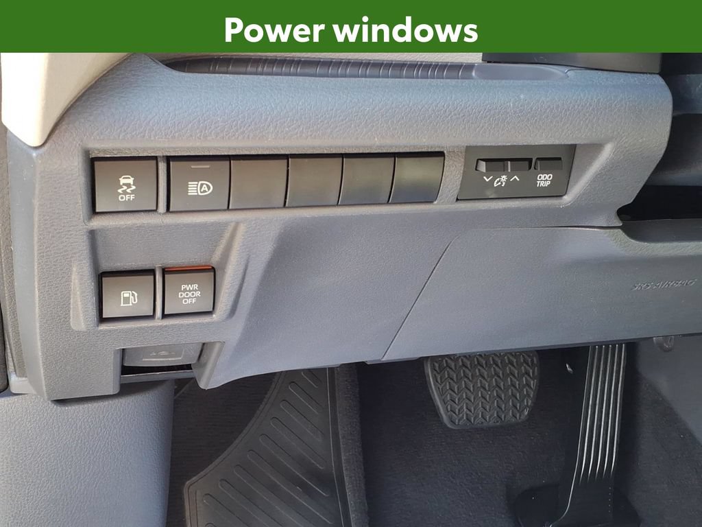Used 2024 Toyota Sienna XLE FWD image 26