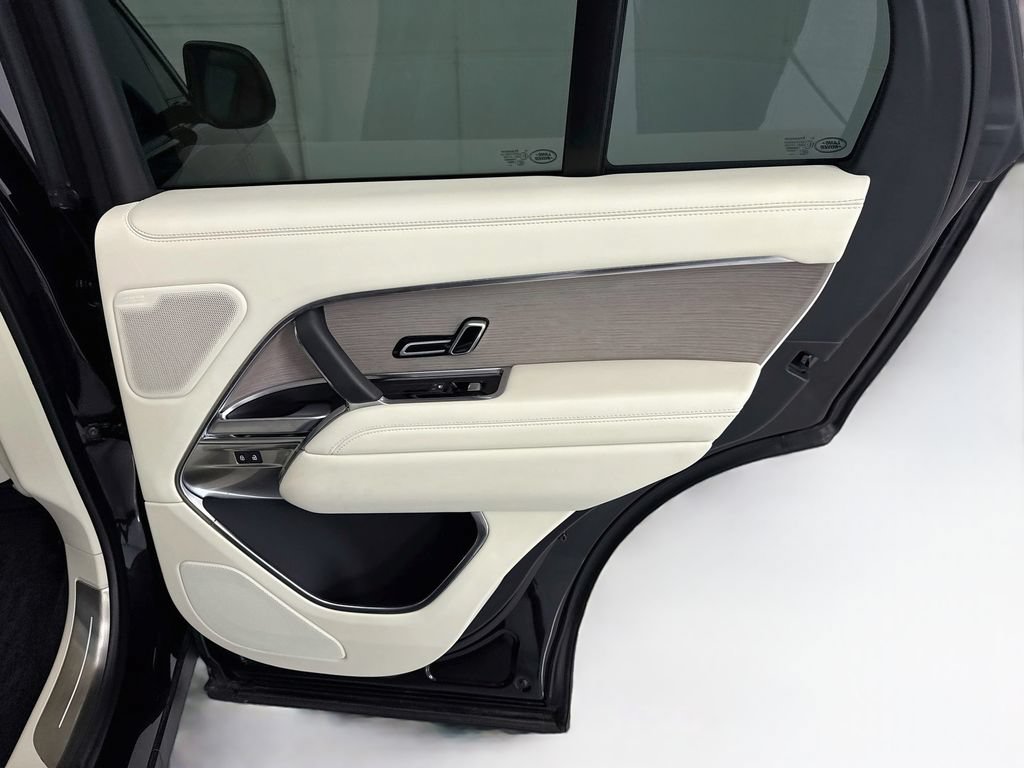 Used 2025 Land Rover Range Rover SE AWD/4WD image 26