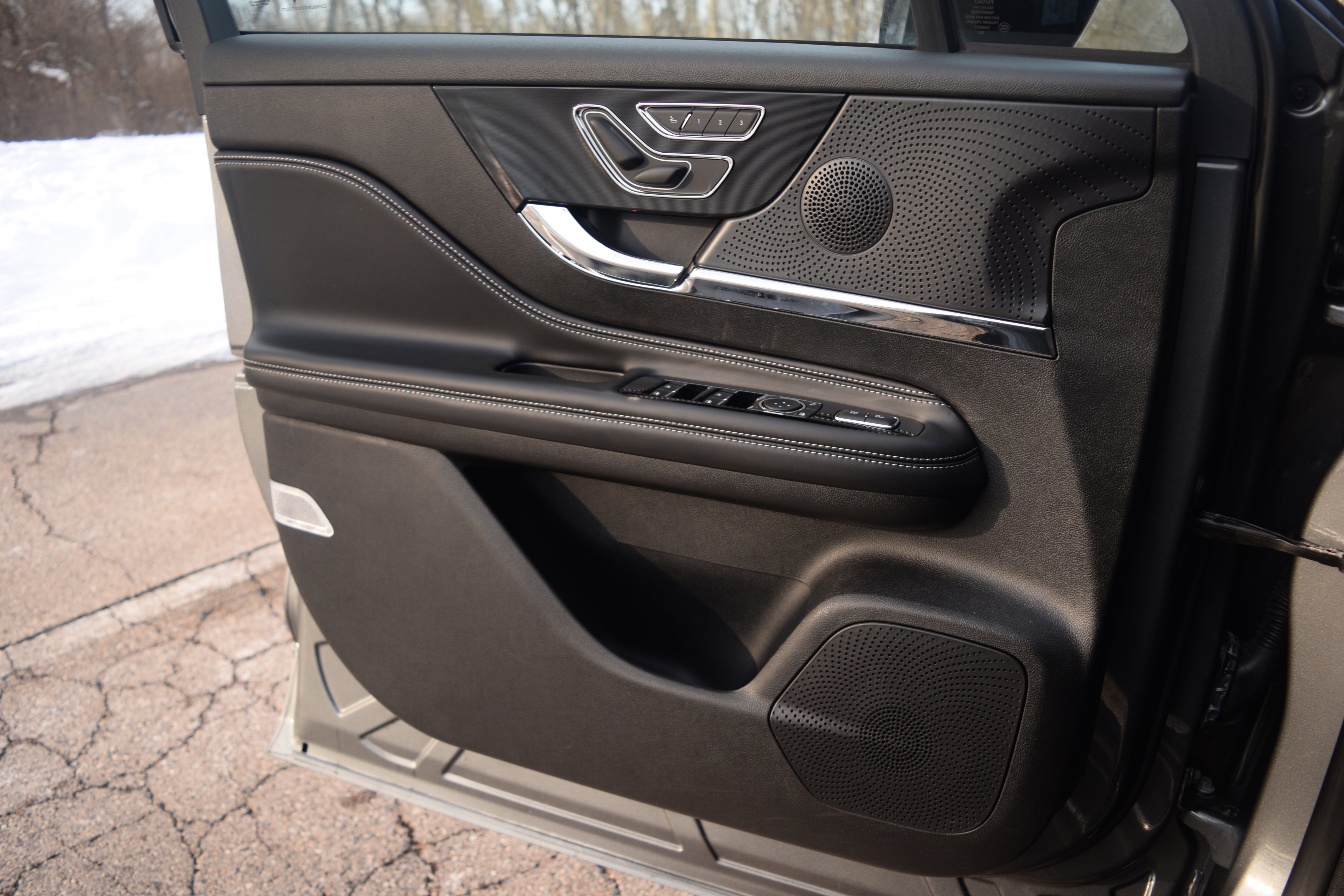 Used 2023 Lincoln Corsair Reserve w/ Jet Appearance Package image 17