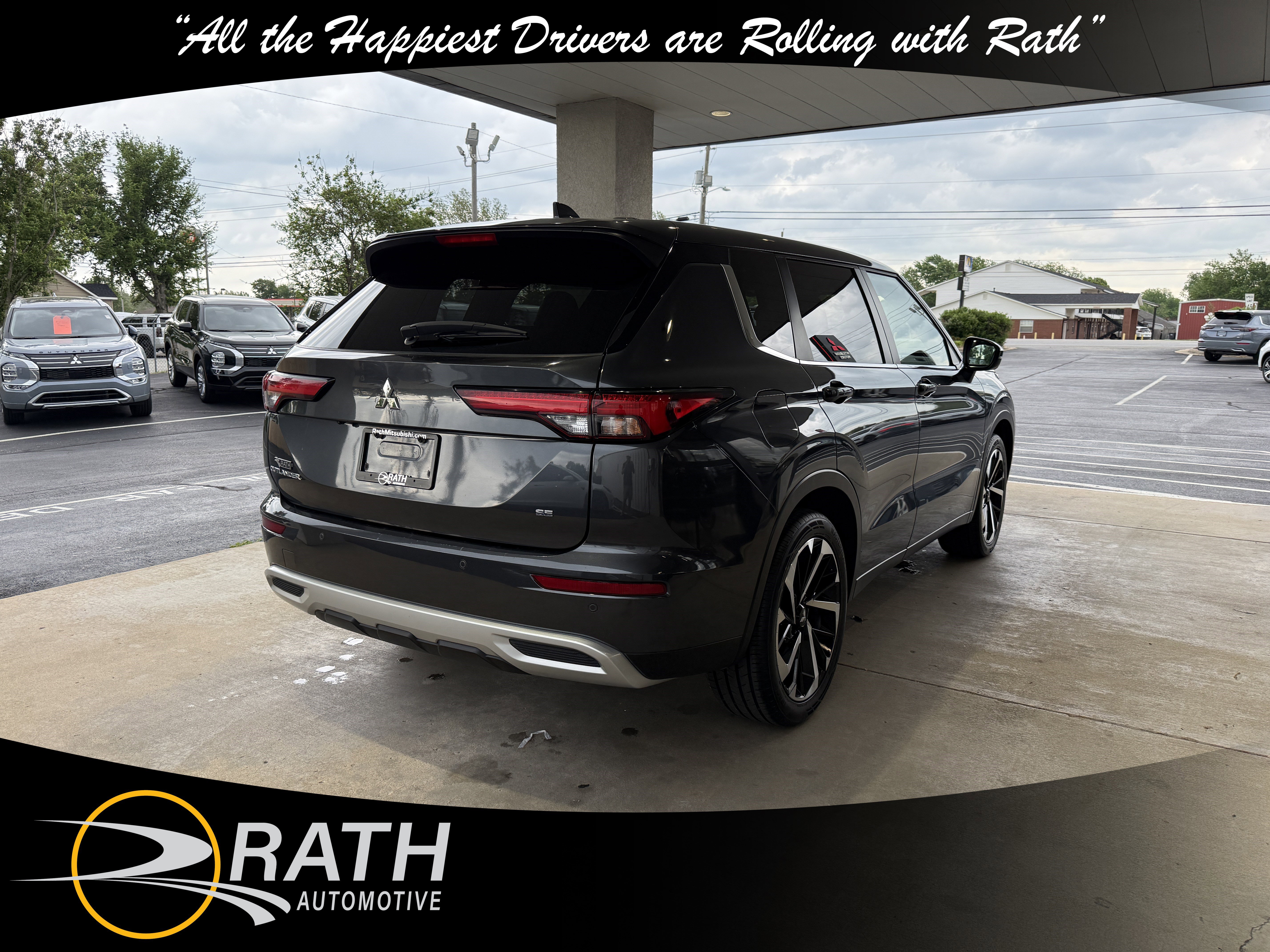 Used 2024 Mitsubishi Outlander SE image 9