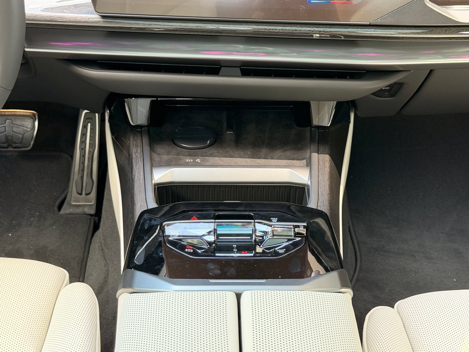 New 2027 BMW 740i w/ Executive Package RWD image 20