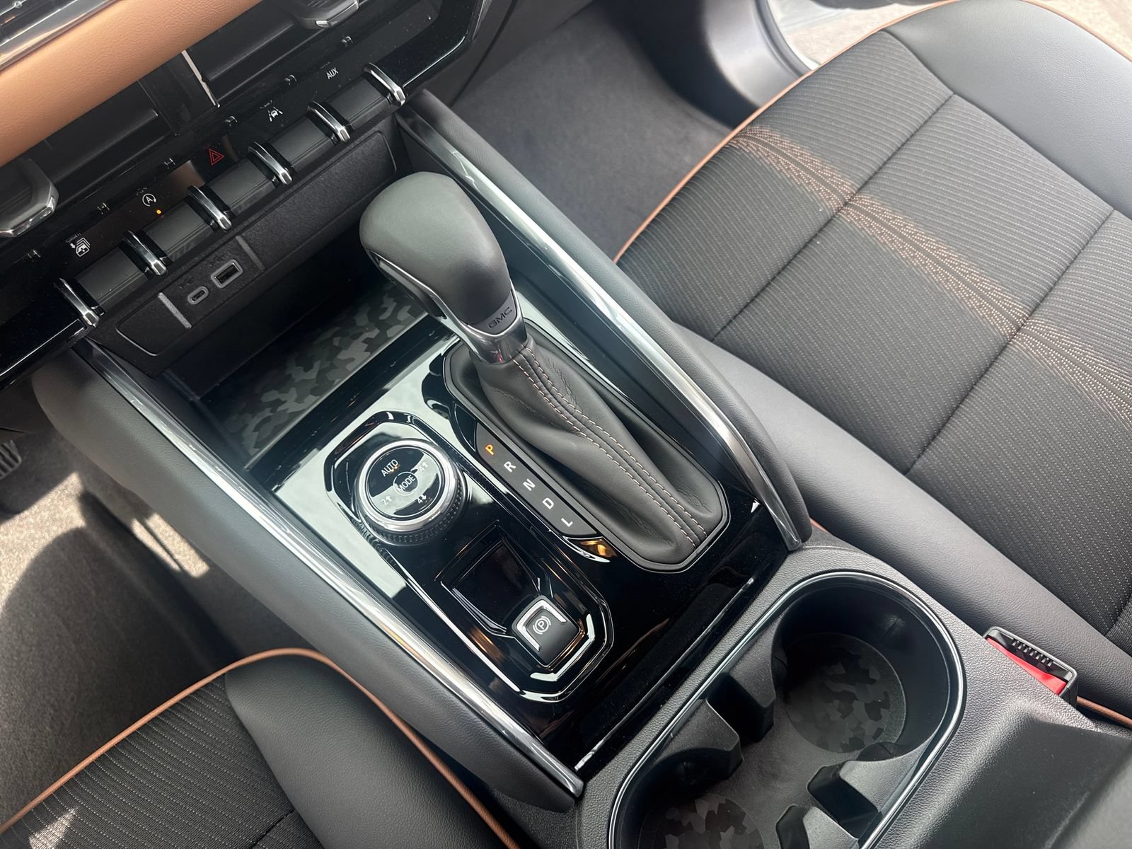 New 2026 GMC Canyon AT4 AWD/4WD image 23