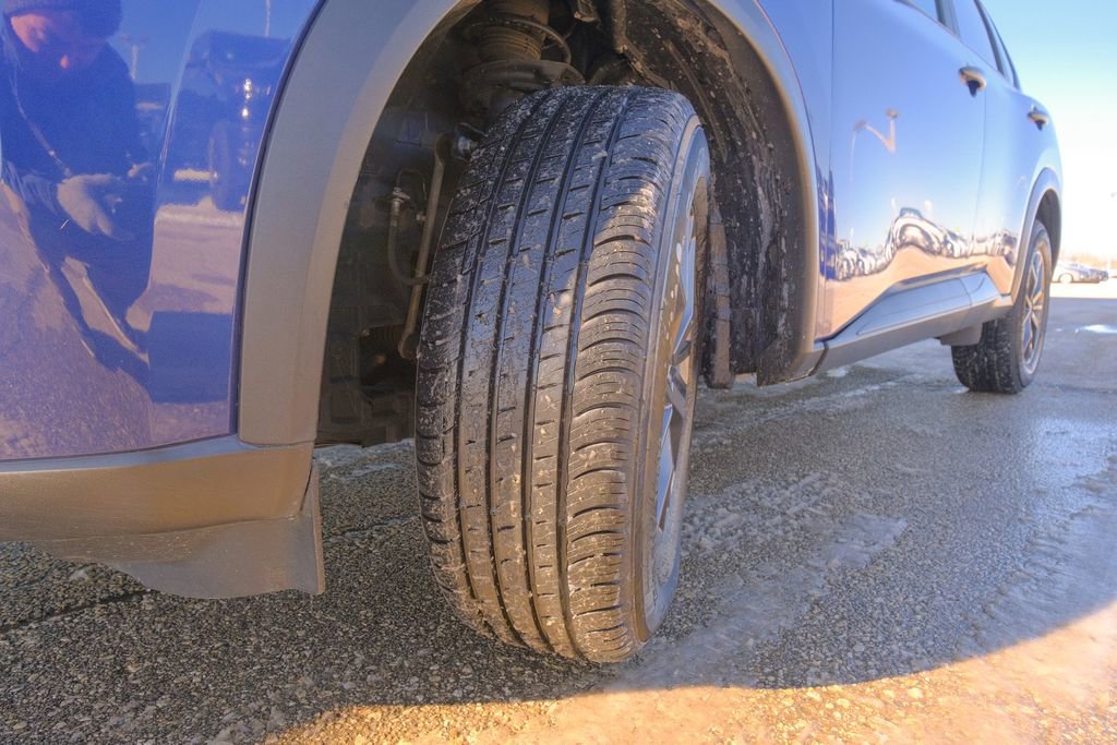 Used 2023 Nissan Rogue S image 37