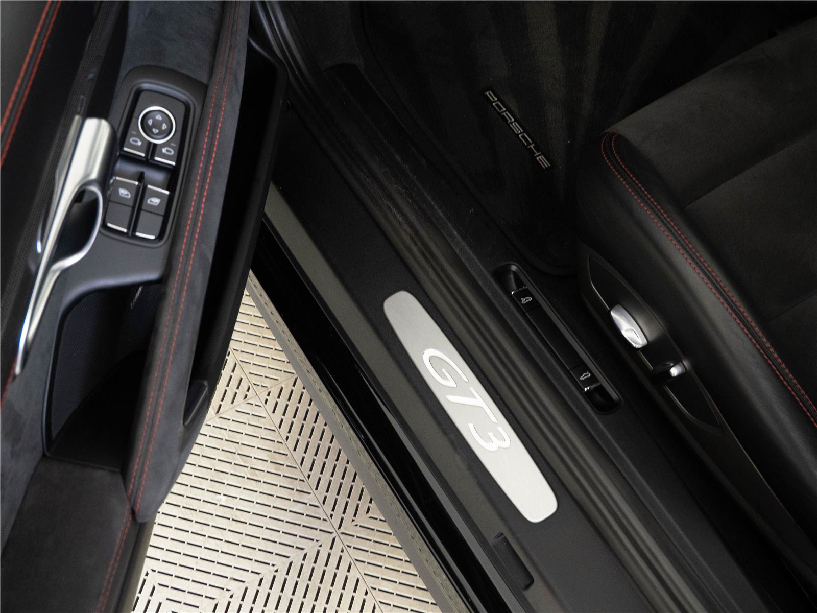 Certified 2018 Porsche 911 GT3 RWD image 8
