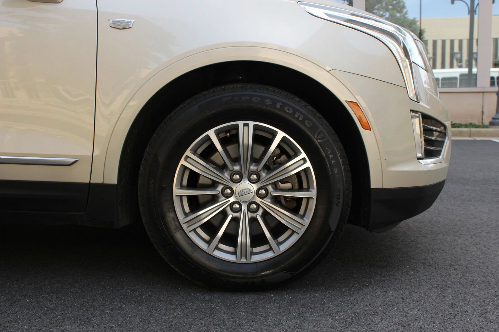 Used 2017 Cadillac XT5 Luxury w/ Driver Awareness Package AWD/4WD image 4