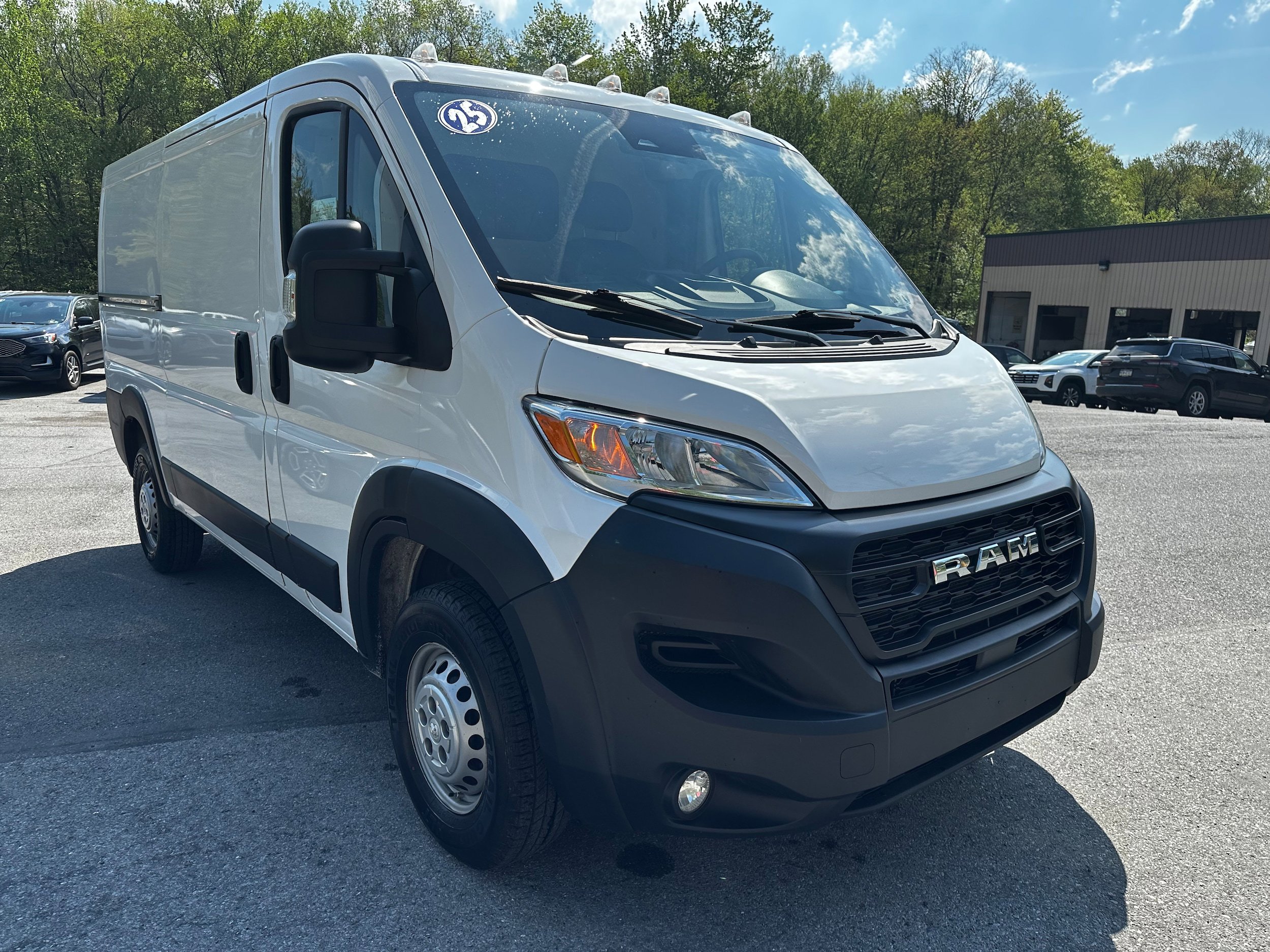 Used 2025 RAM ProMaster 2500 w/ Convenience Group FWD image 5