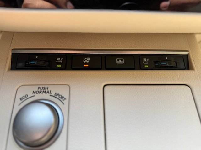 Used 2013 Lexus ES 300h w/ Luxury Pkg FWD image 34