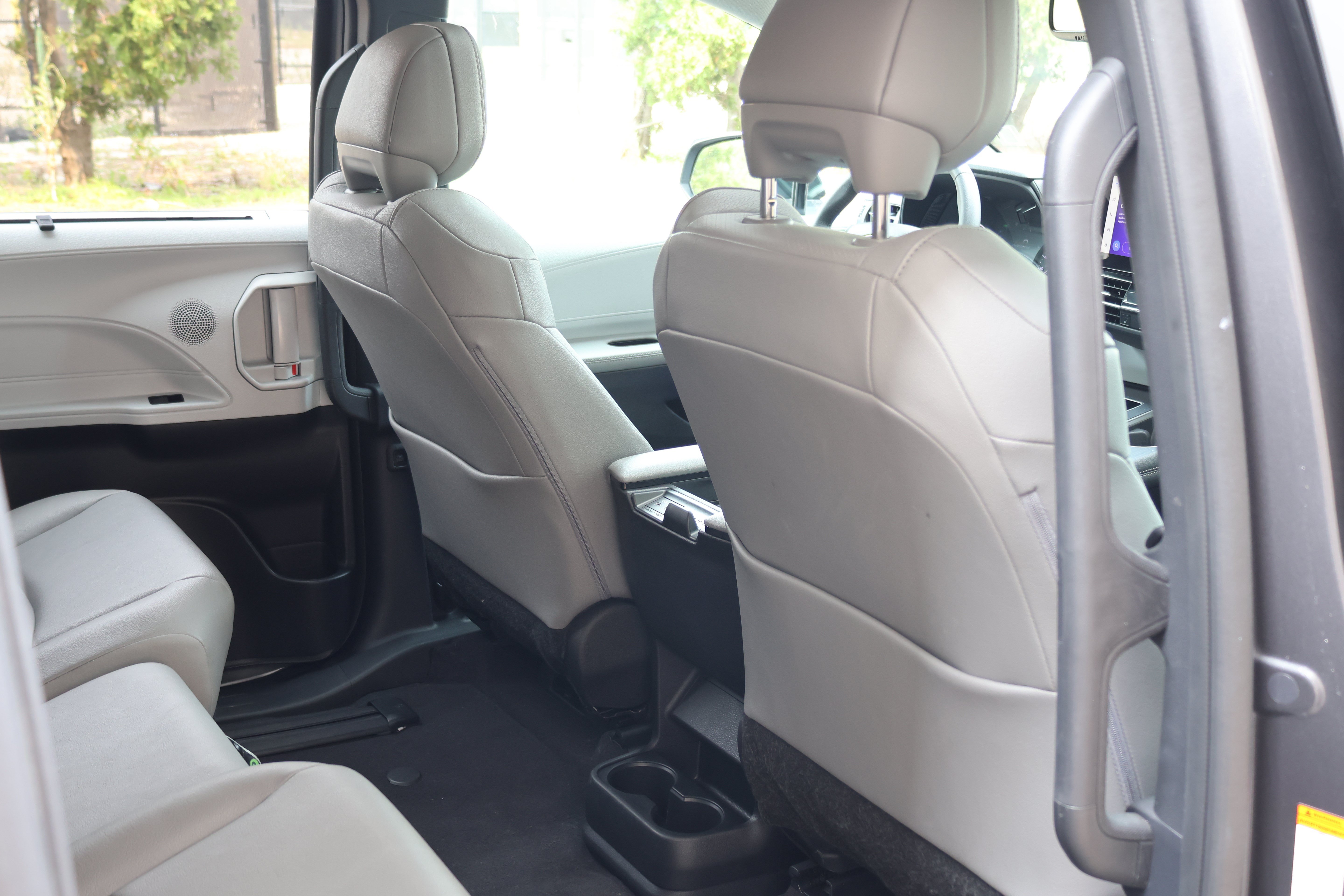 Certified 2025 Toyota Sienna XLE FWD image 21