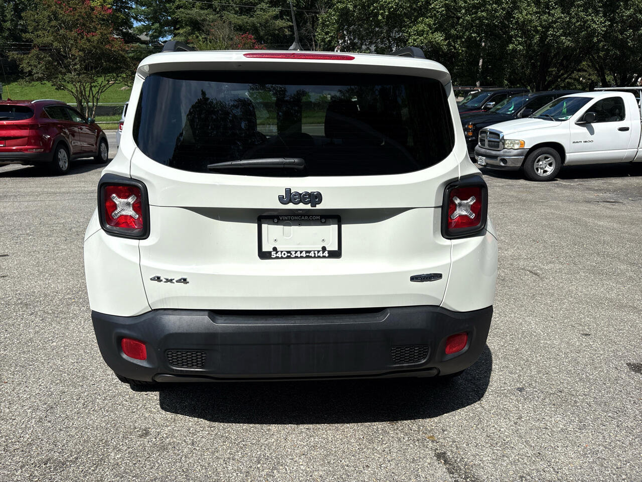 Used 2016 Jeep Renegade Latitude w/ Popular Equipment Group image 4