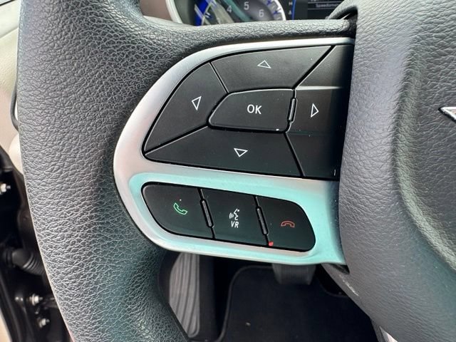 Used 2021 Chrysler Voyager LX FWD image 13