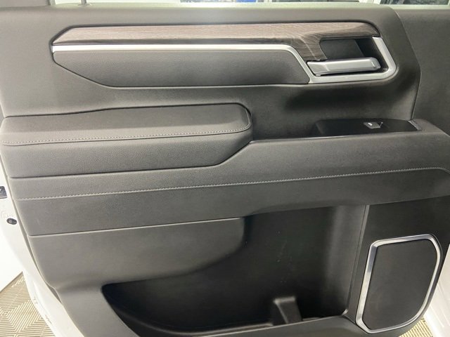 Used 2025 Chevrolet Silverado 3500 LTZ w/ LTZ Convenience Package image 15