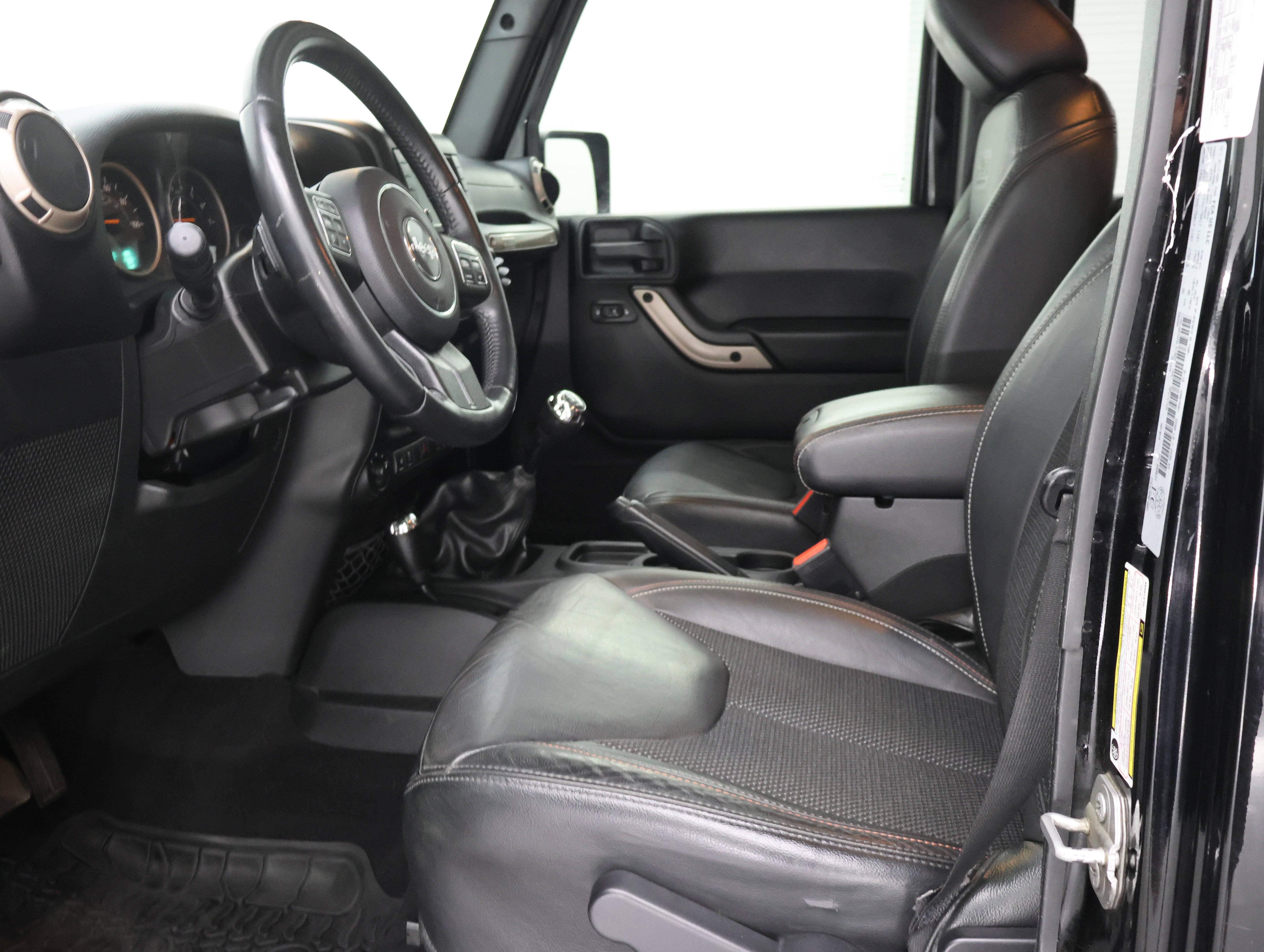 Used 2016 Jeep Wrangler Unlimited Sahara AWD/4WD image 7