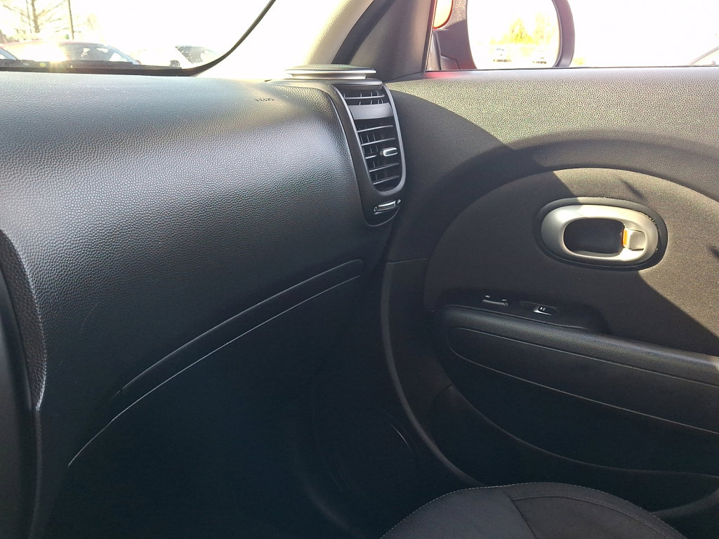 Used 2017 Kia Soul + image 31