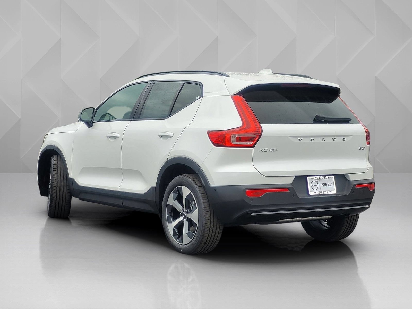 New 2026 Volvo XC40 B5 Plus w/ Protection Package Premier AWD/4WD image 4