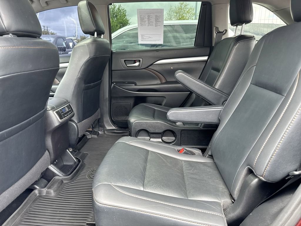 Used 2019 Toyota Highlander XLE AWD/4WD image 24