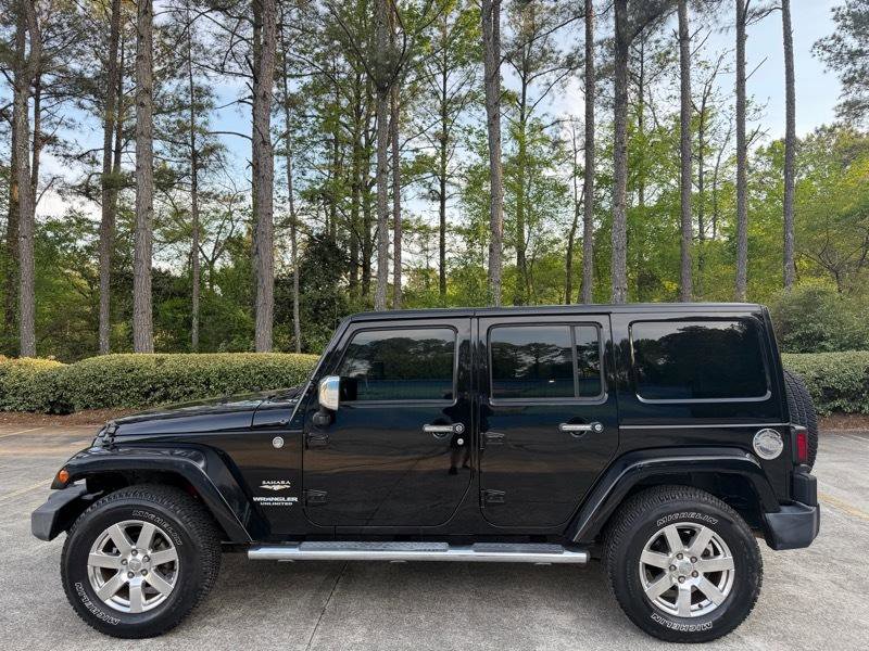 Used 2013 Jeep Wrangler Unlimited Sahara w/ Dual Top Group AWD/4WD image 5