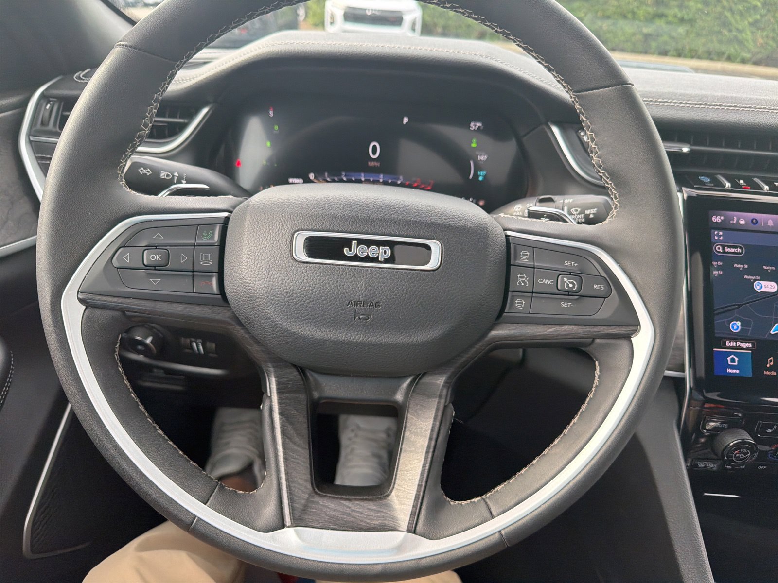 Used 2024 Jeep Grand Cherokee Limited 4xe AWD/4WD image 8