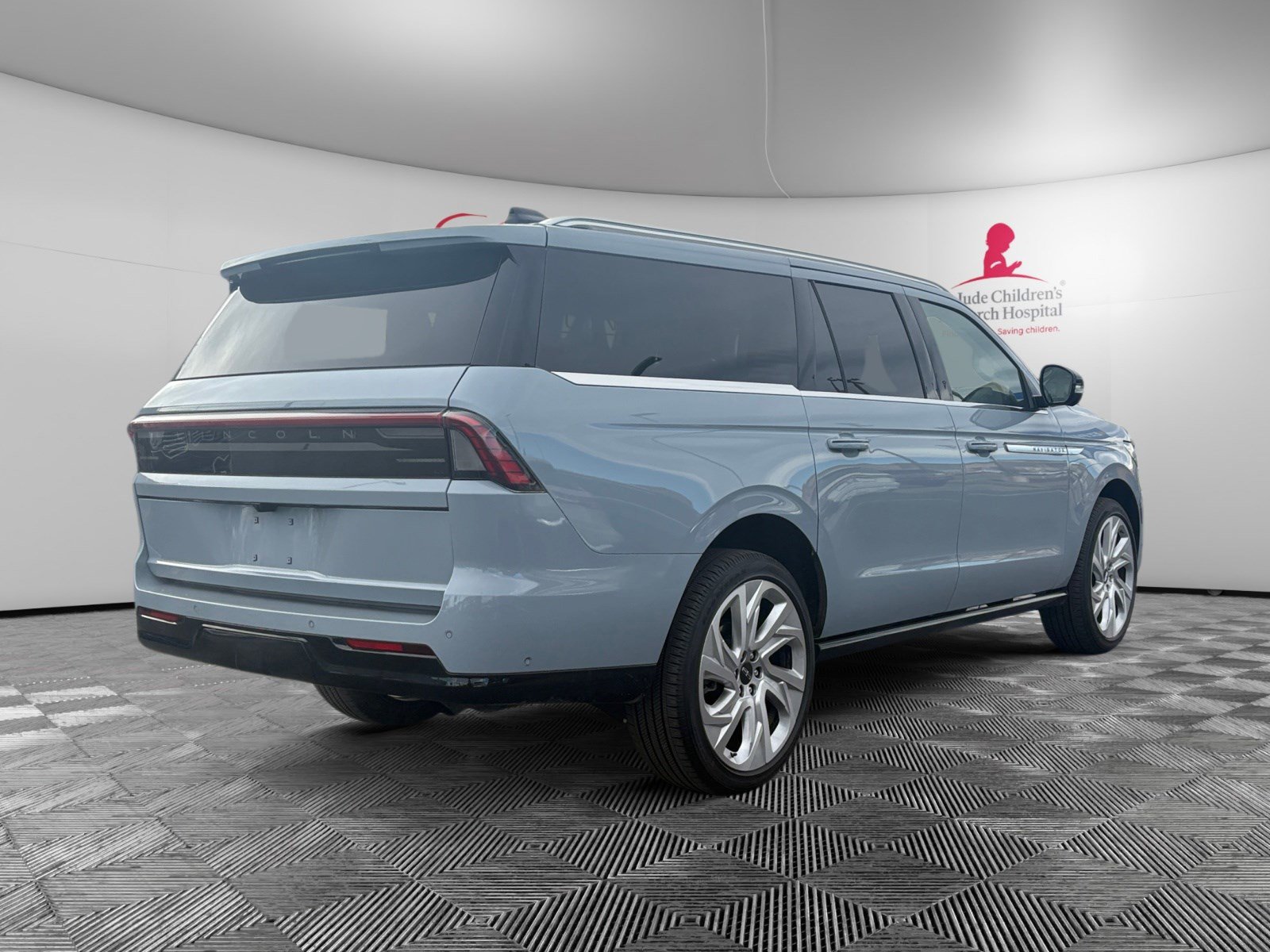 Certified 2025 Lincoln Navigator L Reserve image 5