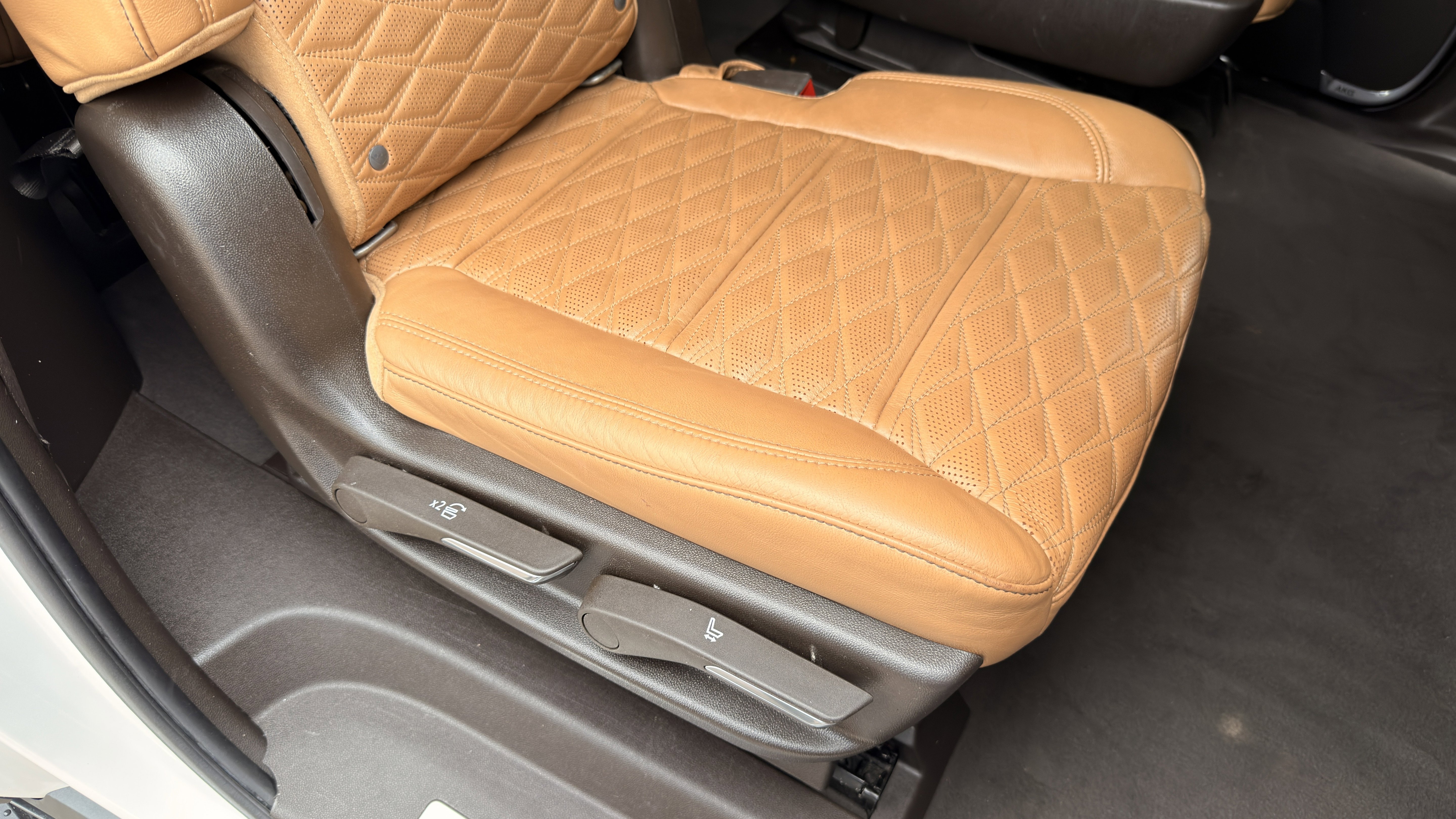 Used 2021 Cadillac Escalade ESV Premium Luxury image 45