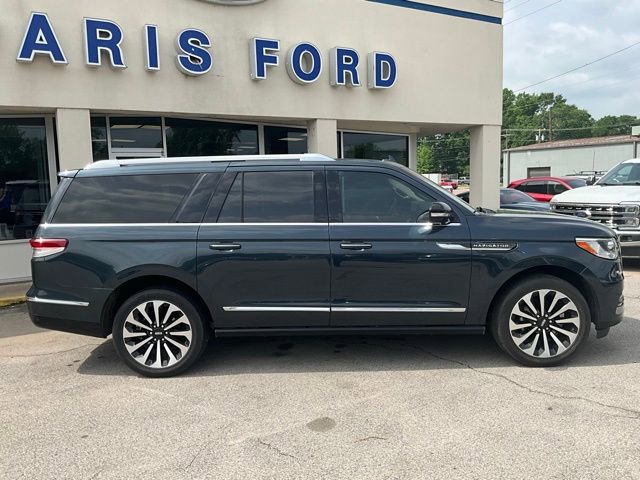 Used 2024 Lincoln Navigator L Reserve AWD/4WD image 3