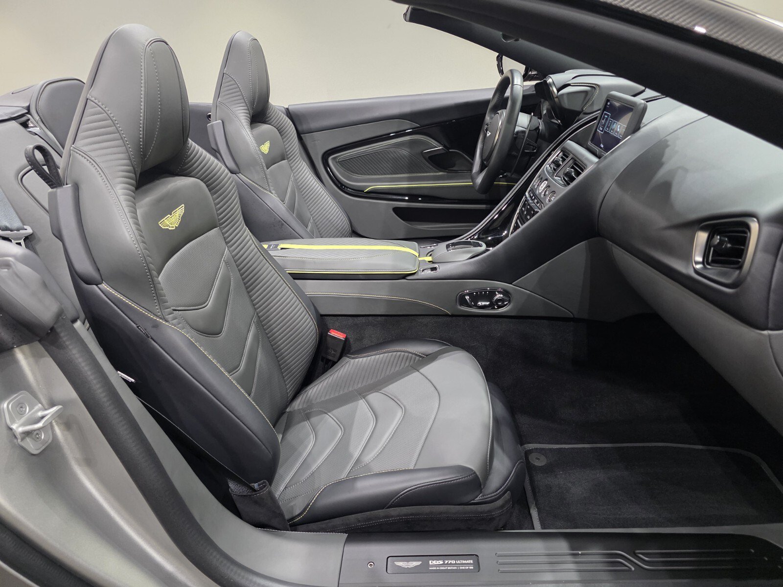 Used 2023 Aston Martin DBS Superleggera Volante RWD image 32