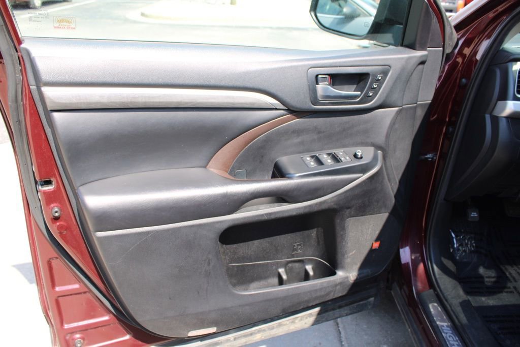 Used 2019 Toyota Highlander Limited image 20