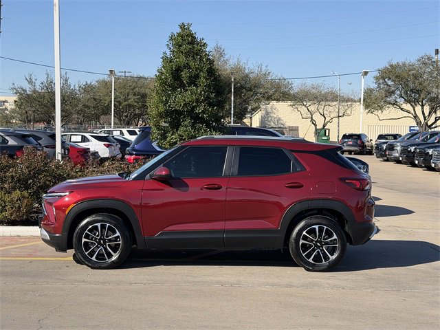 Used 2025 Chevrolet TrailBlazer LT w/ Driver Confidence Package image 4