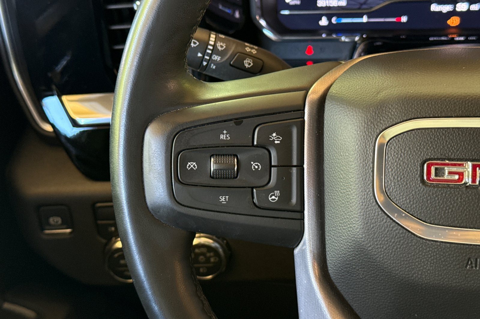 Used 2025 GMC Sierra 1500 SLT AWD/4WD image 30