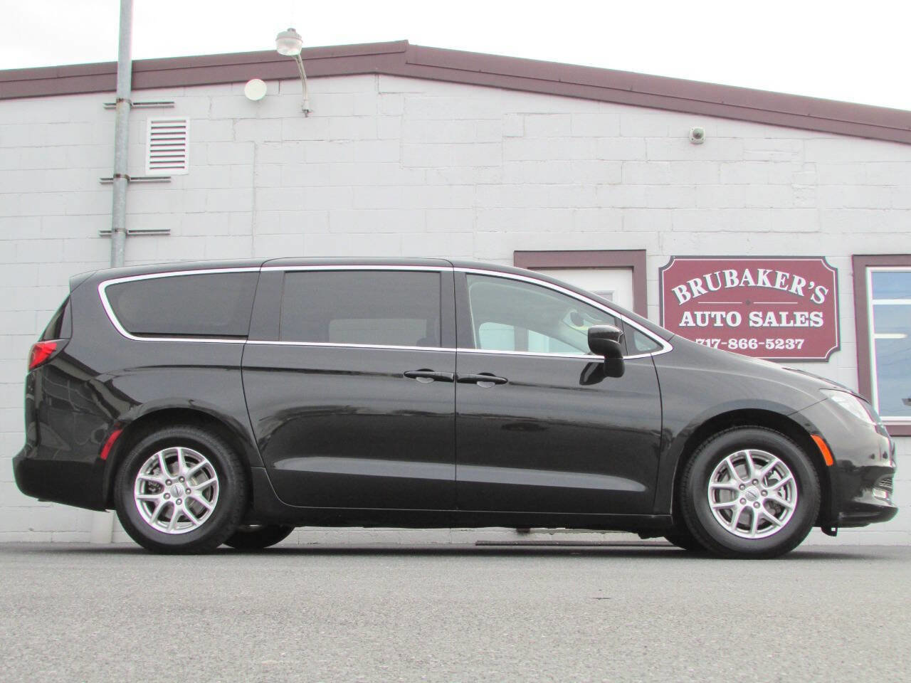 Used 2023 Chrysler Voyager LX