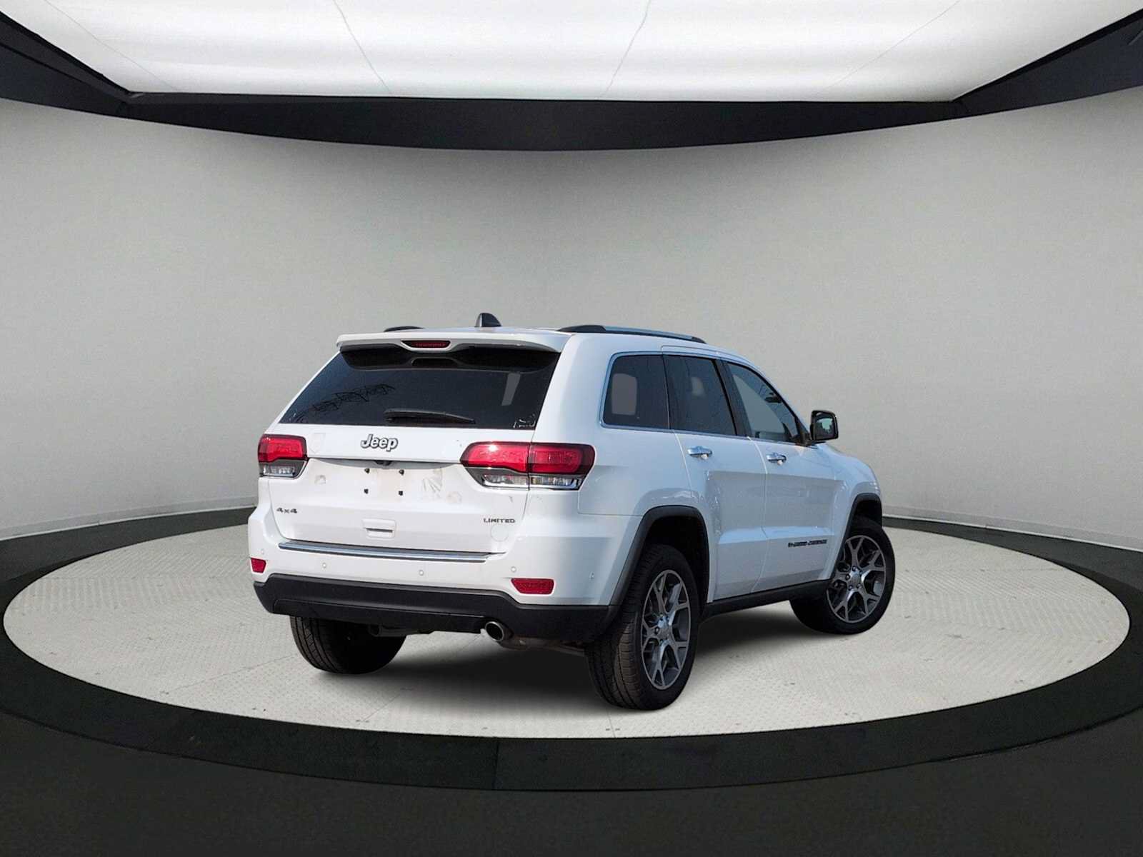 Used 2022 Jeep Grand Cherokee Limited w/ Tech Group AWD/4WD image 8