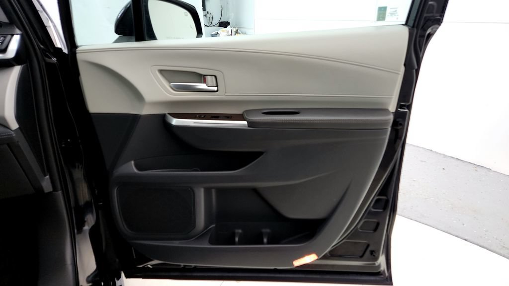 Certified 2023 Toyota Sienna XLE AWD/4WD image 19