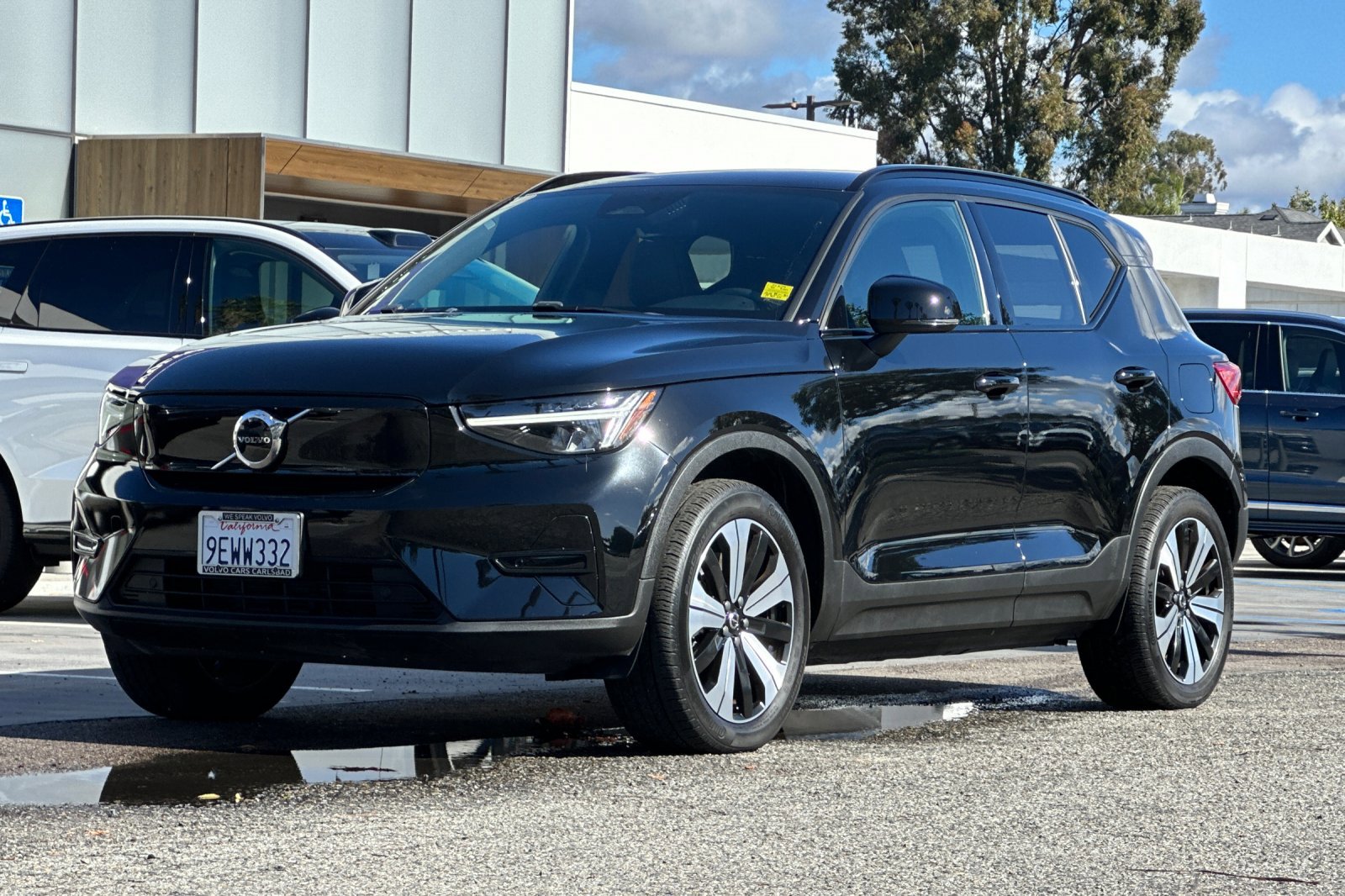 Certified 2023 Volvo XC40 Recharge Core image 8