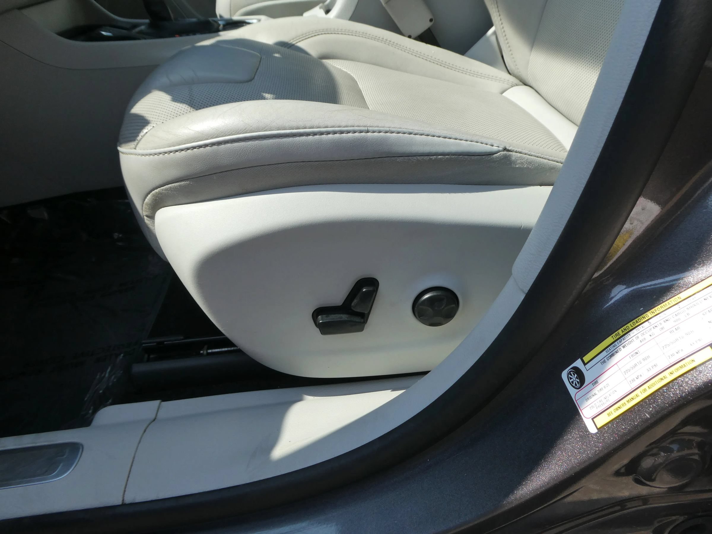 Used 2019 Jeep Cherokee Limited FWD image 15