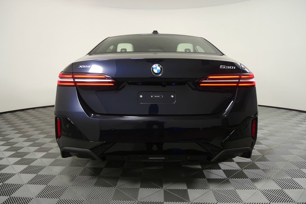 Used 2026 BMW 530i xDrive w/ M Sport Package AWD/4WD image 3