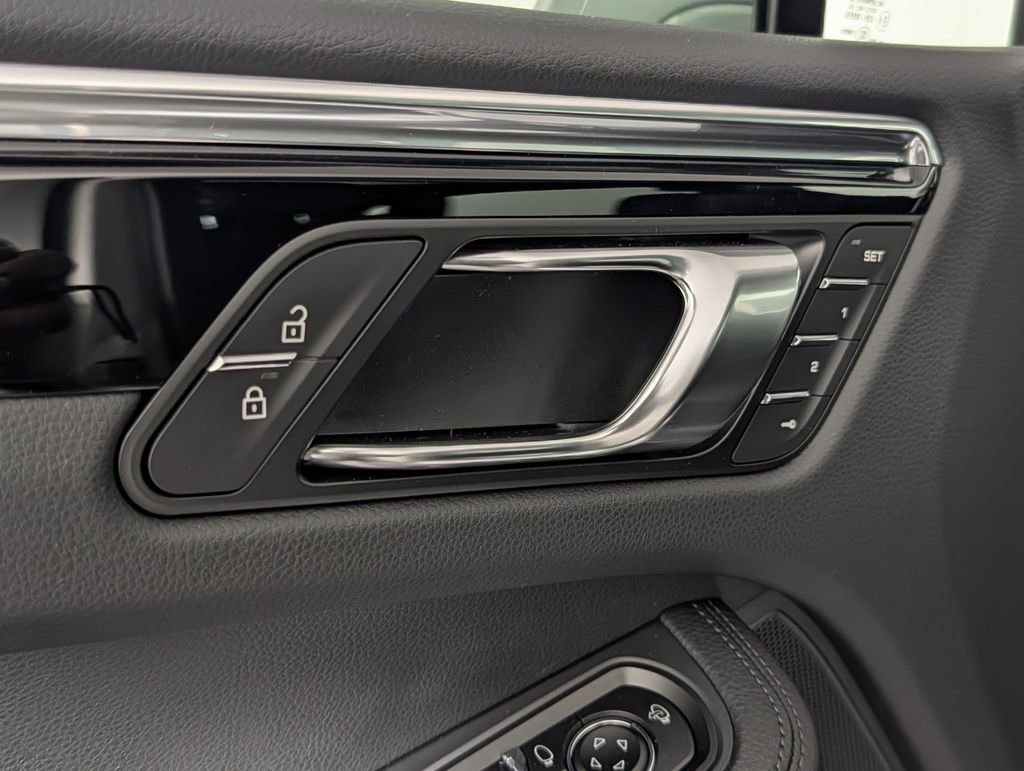 New 2026 Porsche Macan AWD/4WD image 26