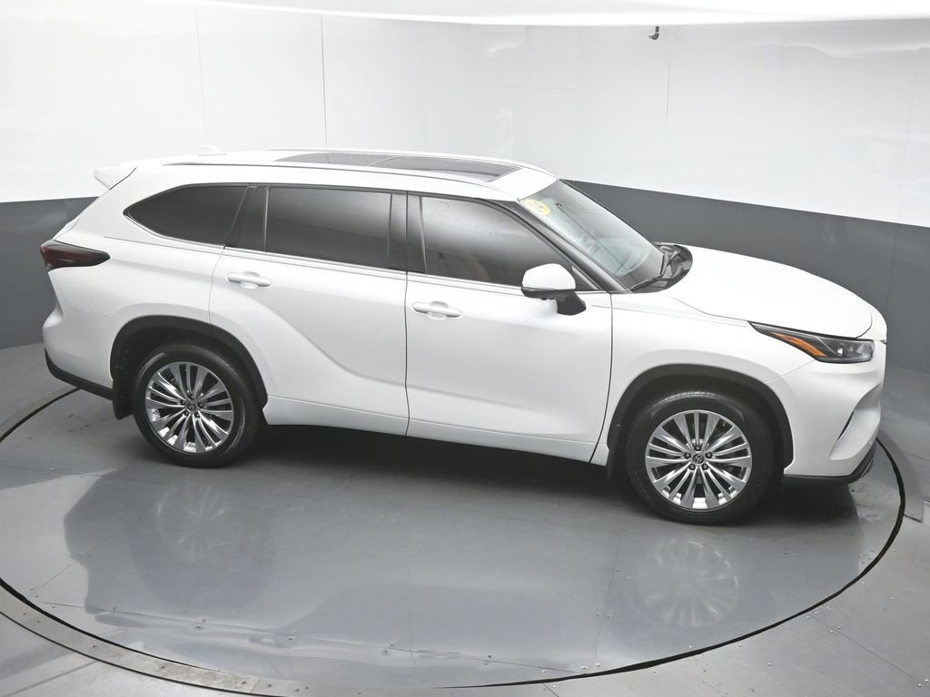 Used 2024 Toyota Highlander Platinum FWD image 50