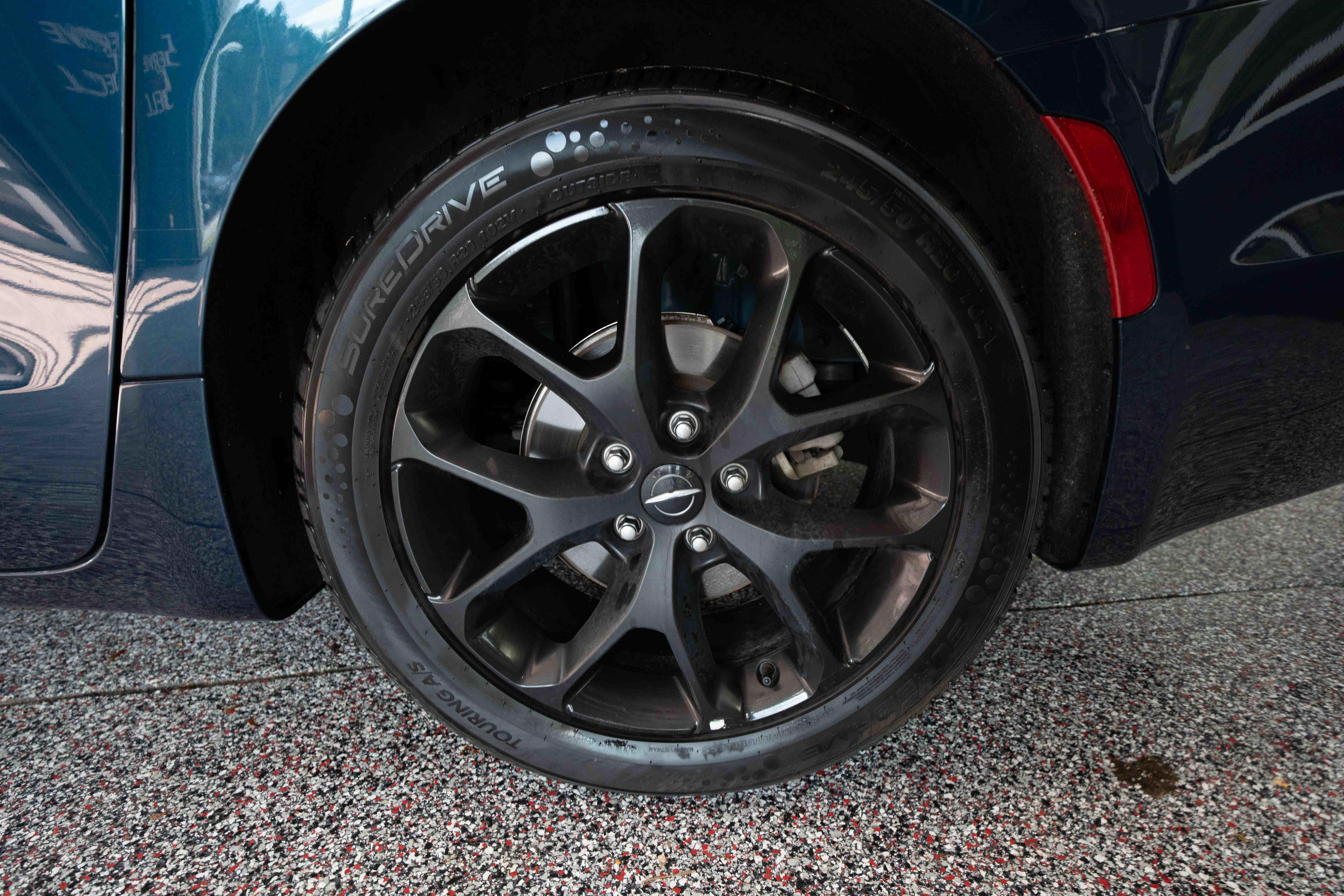 Used 2025 Chrysler Pacifica Limited FWD image 30