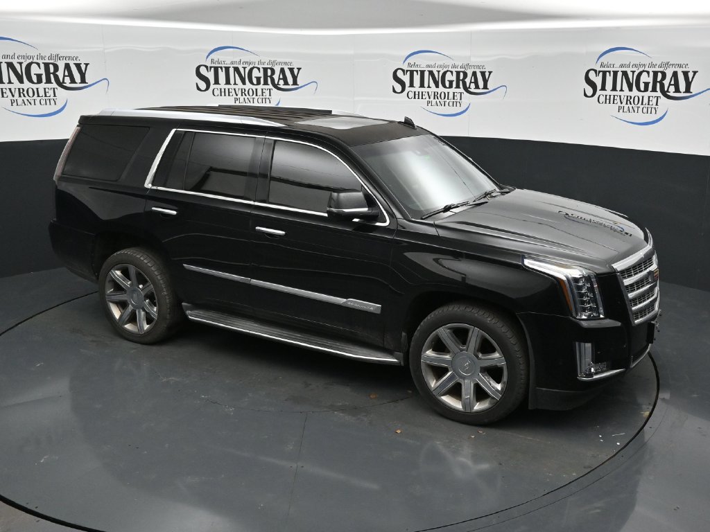 Used 2017 Cadillac Escalade Luxury AWD/4WD image 18