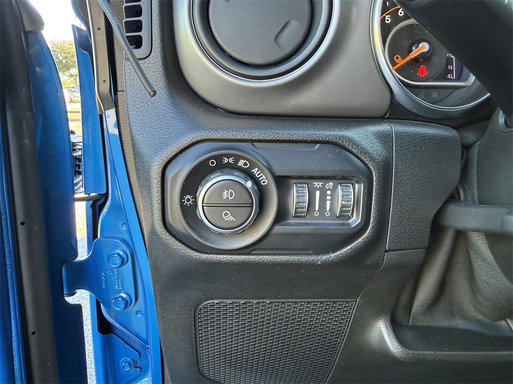 Used 2021 Jeep Gladiator Sport image 19