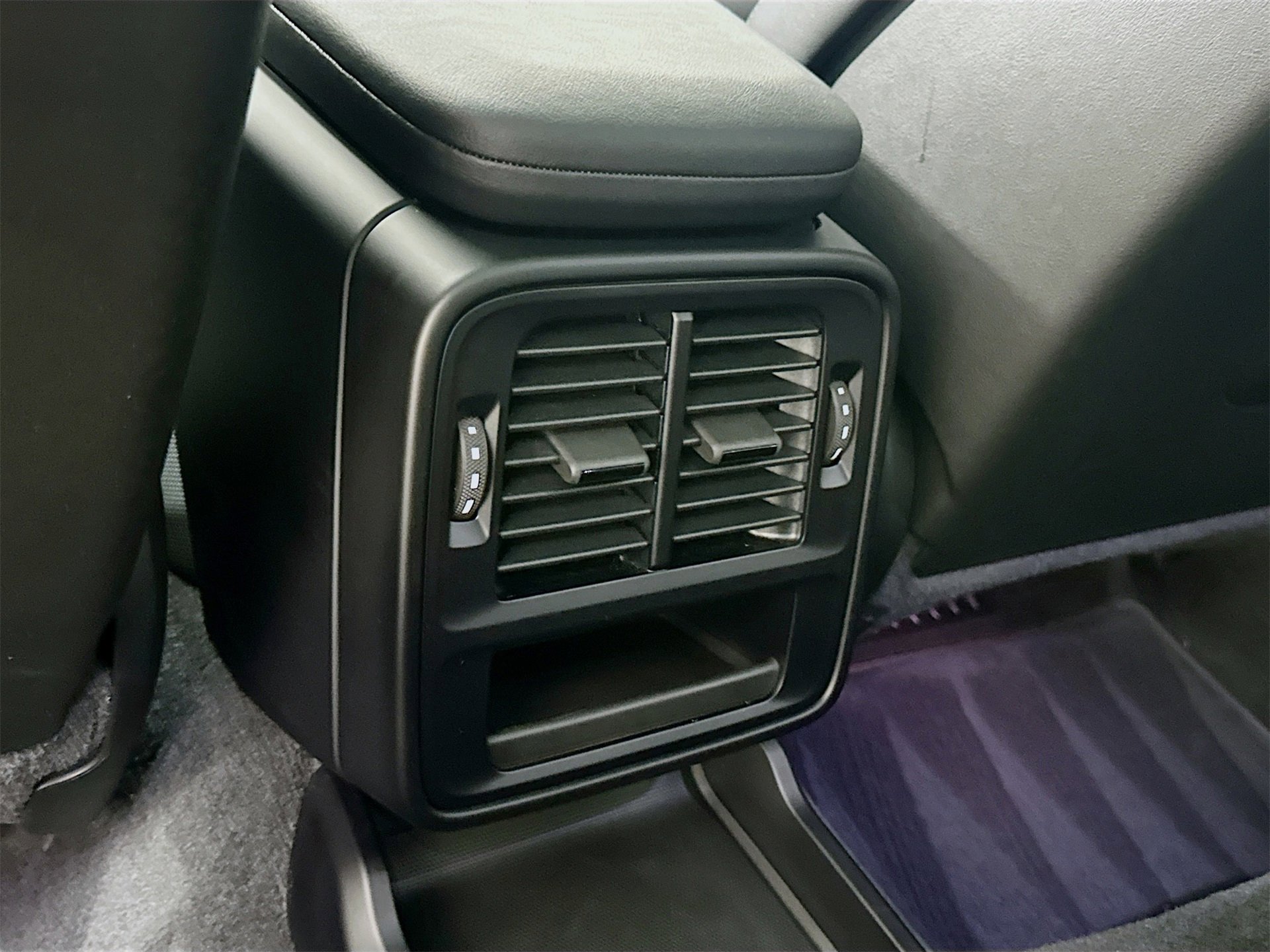 Used 2020 Porsche Taycan 4S image 28