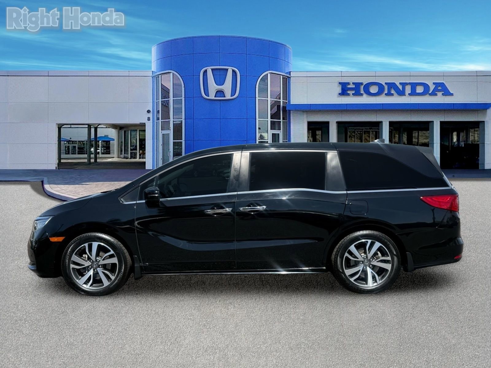 Used 2023 Honda Odyssey Touring image 3