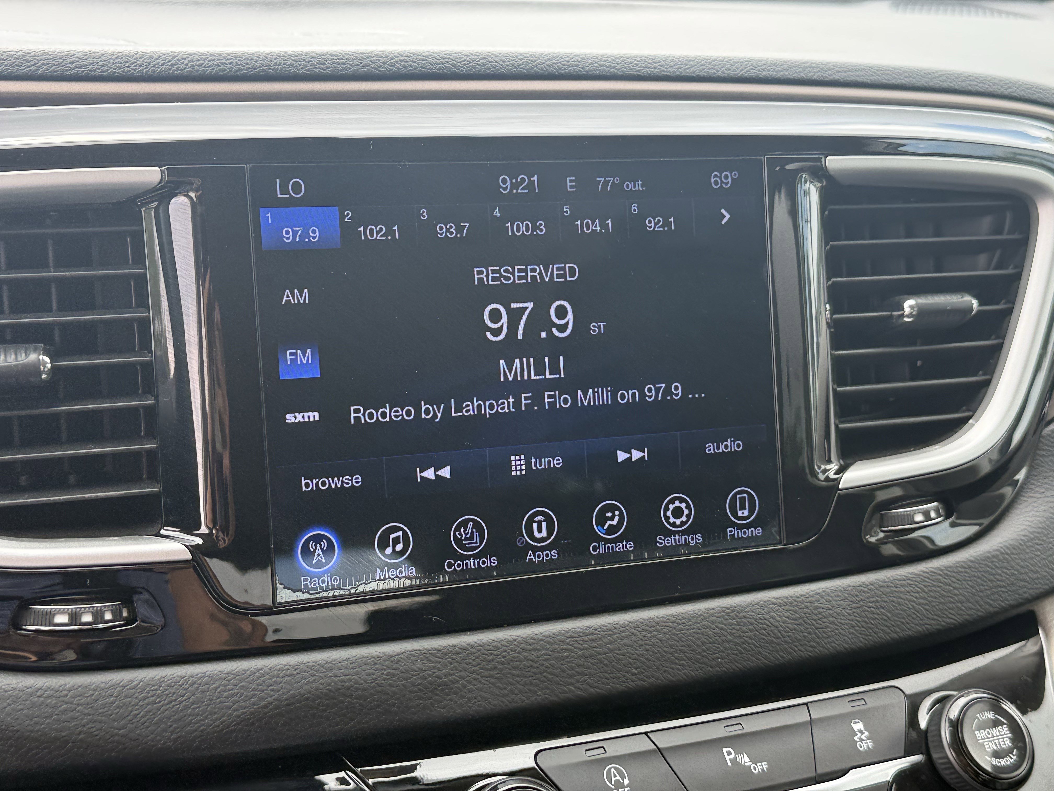 Used 2017 Chrysler Pacifica Touring-L w/ Tire & Wheel Group image 5