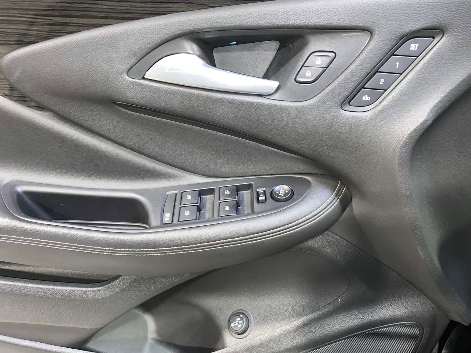 Used 2017 Buick Envision Essence FWD image 23