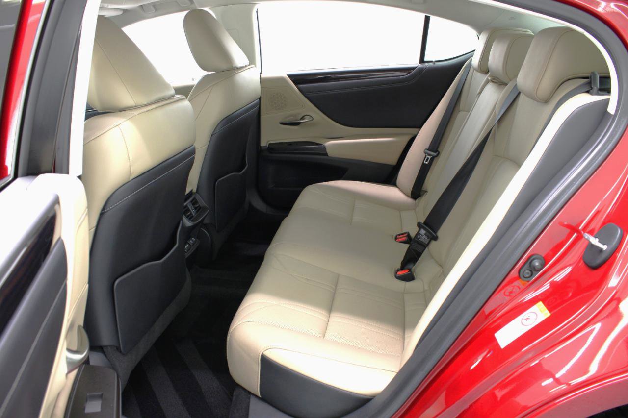 Used 2019 Lexus ES 350 w/ Accessory Package 2 image 38