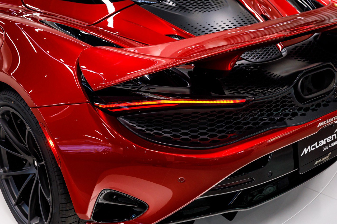 Used 2027 McLaren 750S Spider RWD image 31